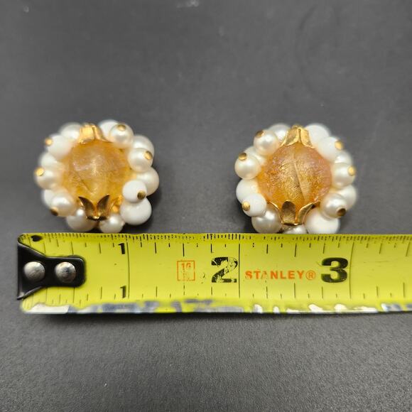 Vintage Clip On Earrings Faux Pearl Cluster Amber Lucite Cabochon Goldtone Retro - Picture 2 of 9
